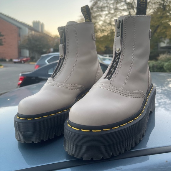 Dr. Martens Women´s US 5 Jetta Zipped Sendal Leather...